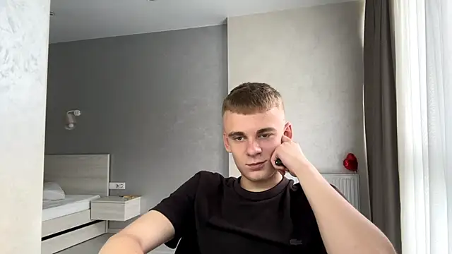 Show modela SoloFury na web-kameri