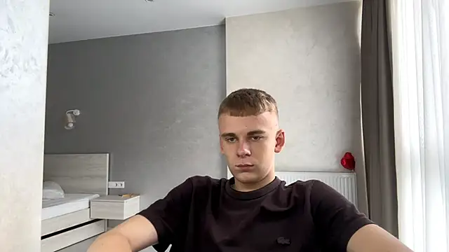Show modela SoloFury na web-kameri