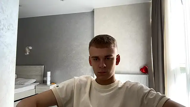 Show modela SoloFury na web-kameri