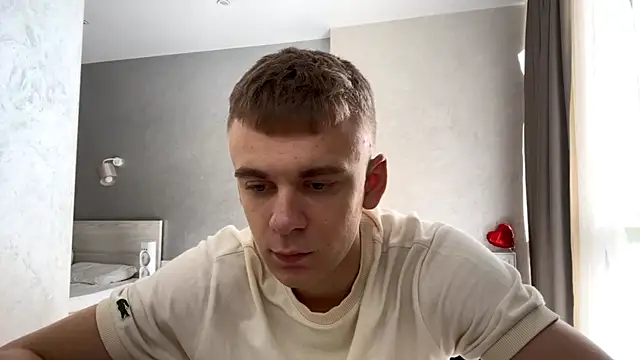 Show modela SoloFury na web-kameri