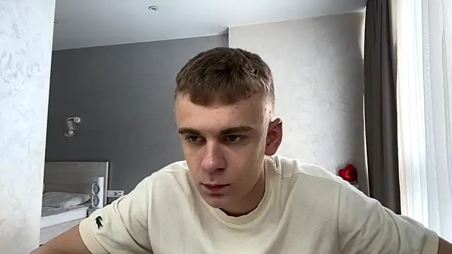 Show modela SoloFury na web-kameri
