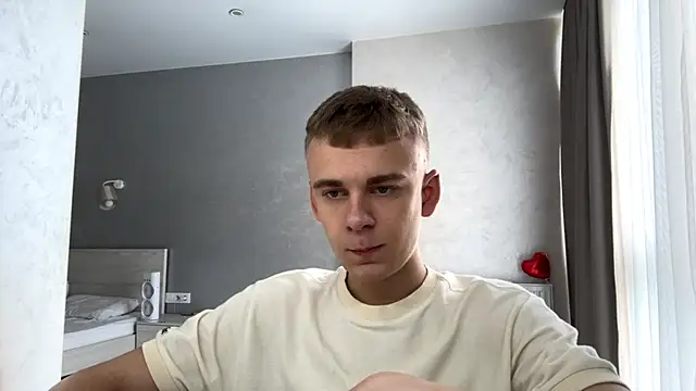 Show modela SoloFury na web-kameri
