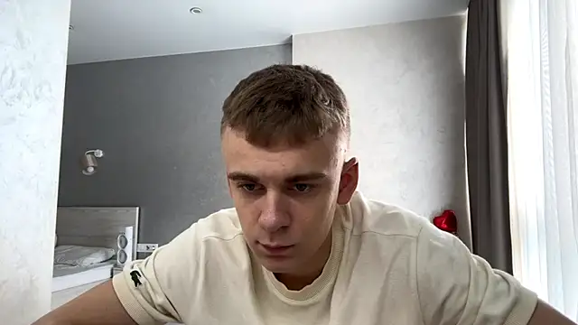 Show modela SoloFury na web-kameri