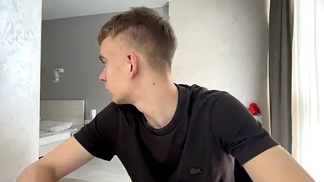Show modela SoloFury na web-kameri