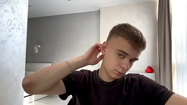 Show modela SoloFury na web-kameri