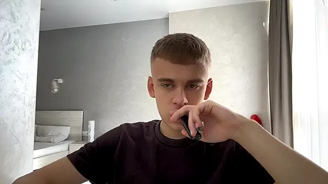 Show modela SoloFury na web-kameri