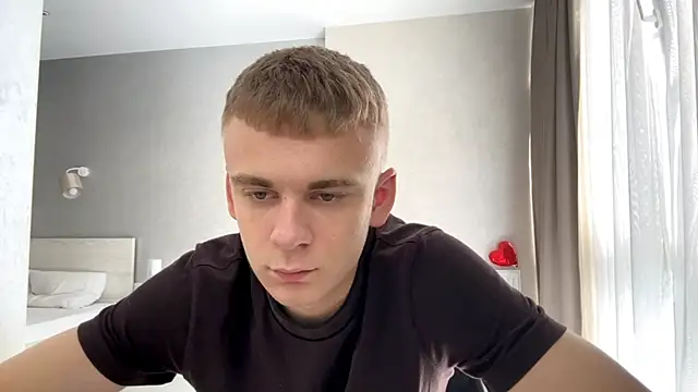 Show modela SoloFury na web-kameri