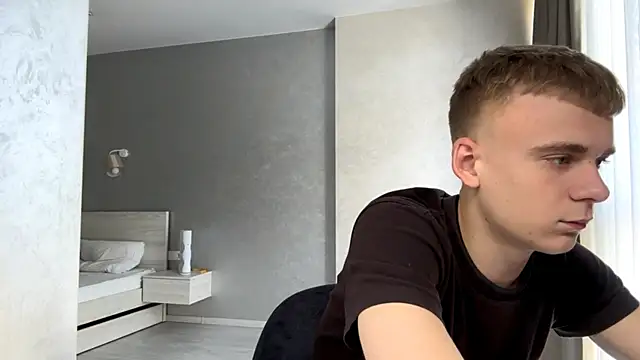 Show modela SoloFury na web-kameri