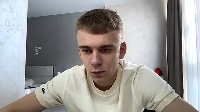 Show modela SoloFury na web-kameri