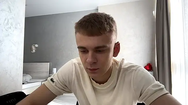 Show modela SoloFury na web-kameri