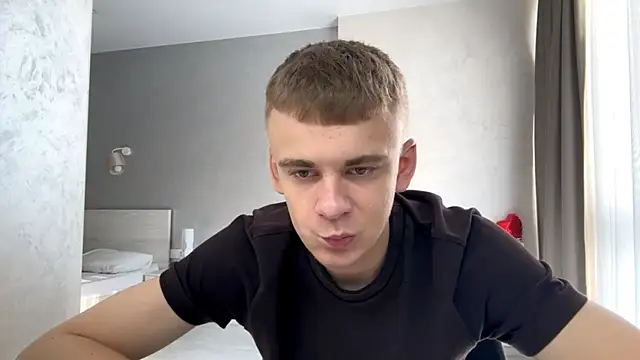 Show modela SoloFury na web-kameri