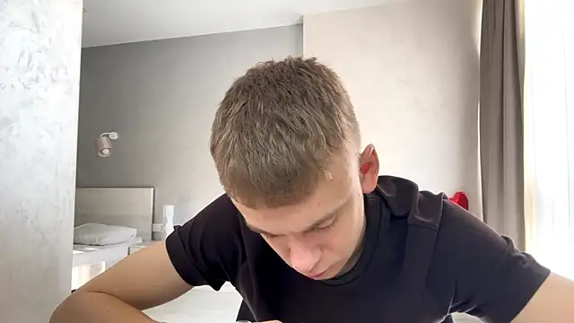 Show modela SoloFury na web-kameri