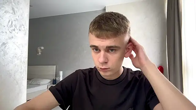 Show modela SoloFury na web-kameri