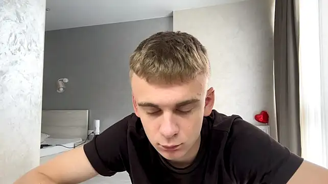 Show modela SoloFury na web-kameri