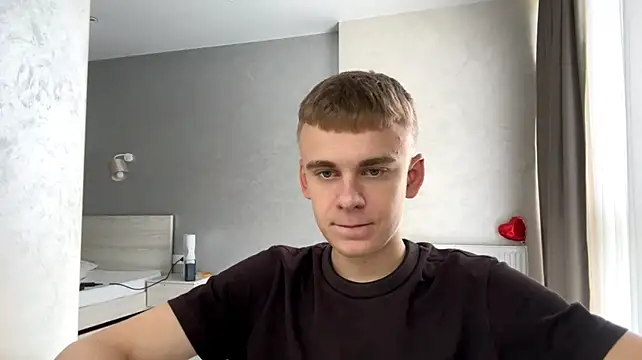 Show modela SoloFury na web-kameri