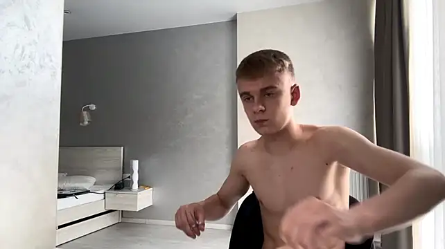 Show modela SoloFury na web-kameri