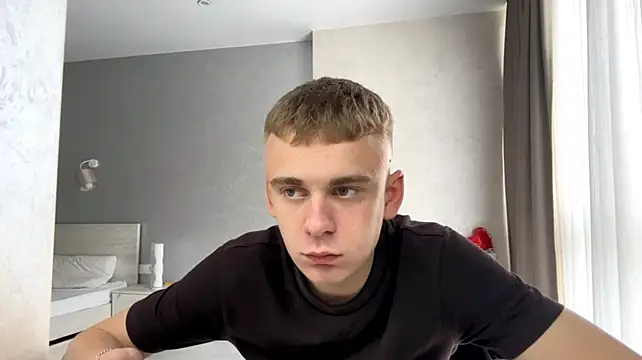 Show modela SoloFury na web-kameri