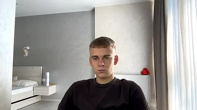 Show modela SoloFury na web-kameri