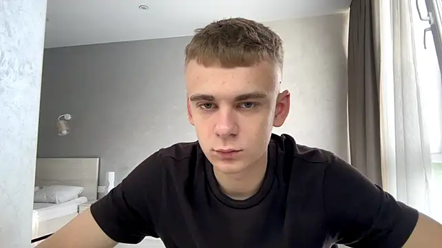 Show modela SoloFury na web-kameri