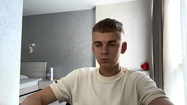 Show modela SoloFury na web-kameri