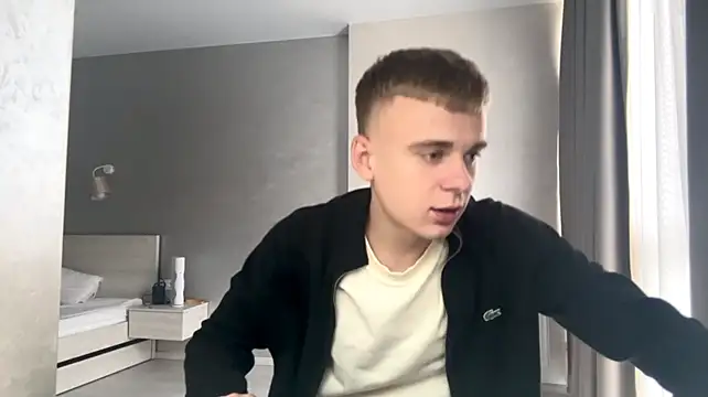 Show modela SoloFury na web-kameri