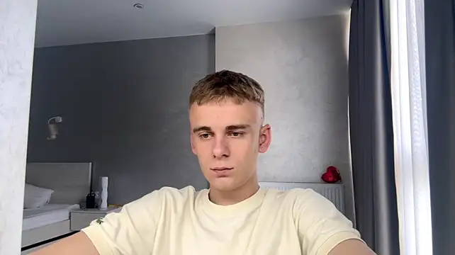 Show modela SoloFury na web-kameri
