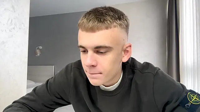 Show modela SoloFury na web-kameri