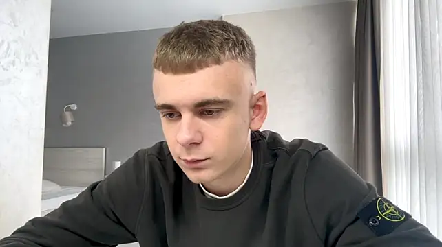 Show modela SoloFury na web-kameri