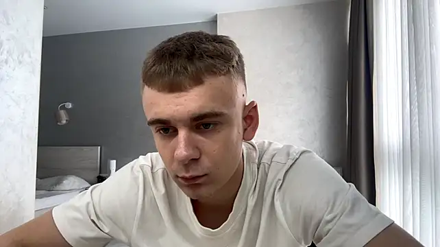 Show modela SoloFury na web-kameri