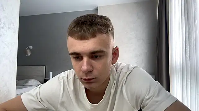 Show modela SoloFury na web-kameri