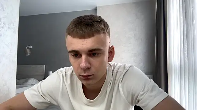 Show modela SoloFury na web-kameri
