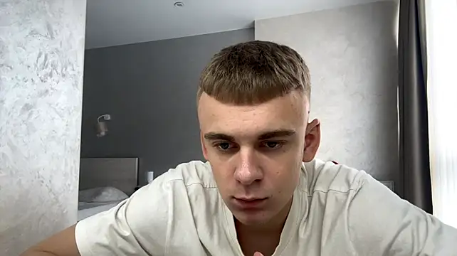 Show modela SoloFury na web-kameri