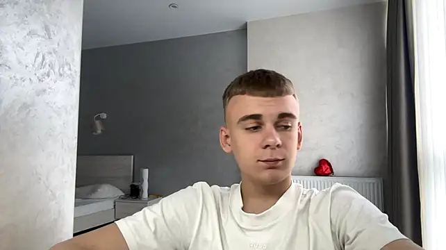 Show modela SoloFury na web-kameri