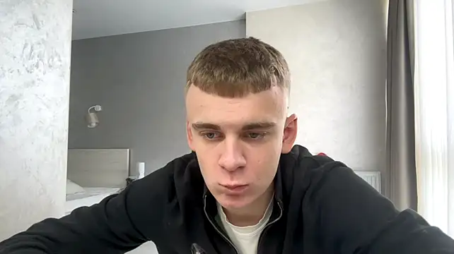 Show modela SoloFury na web-kameri