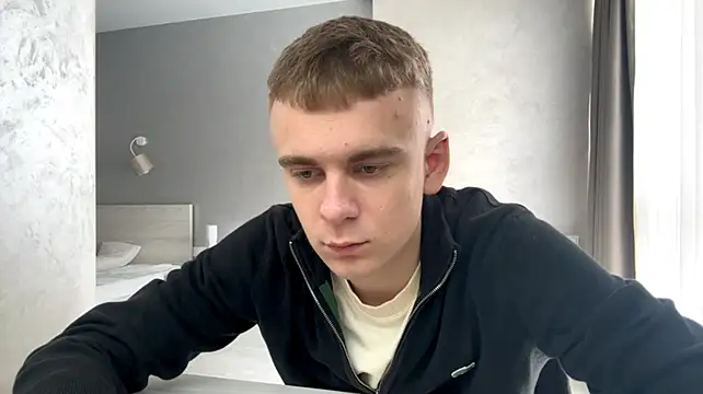 Show modela SoloFury na web-kameri