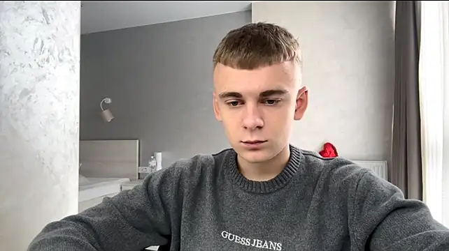 Show modela SoloFury na web-kameri