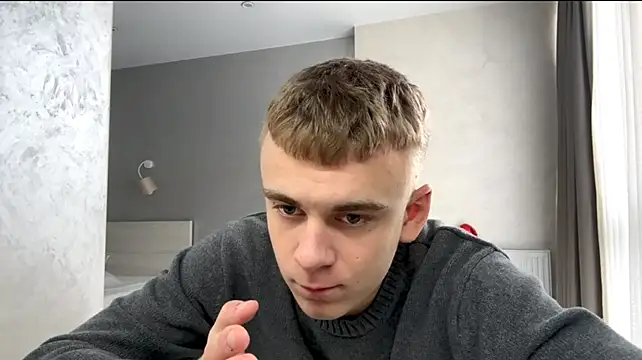 Show modela SoloFury na web-kameri