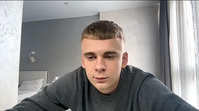 Show modela SoloFury na web-kameri