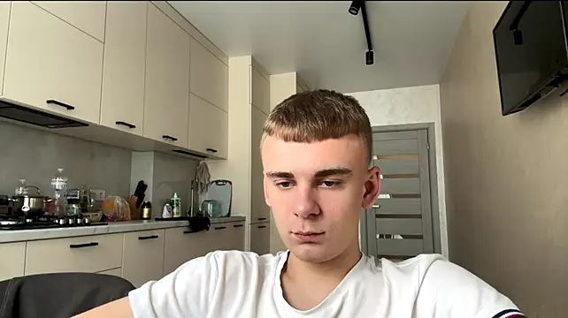 Show modela SoloFury na web-kameri