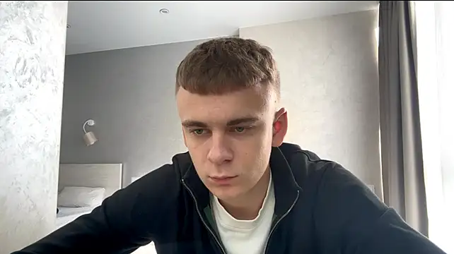 Show modela SoloFury na web-kameri