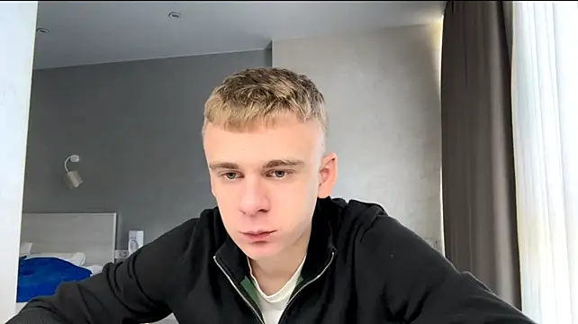 Show modela SoloFury na web-kameri