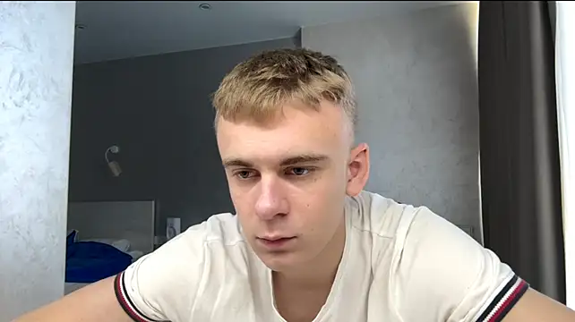 Show modela SoloFury na web-kameri