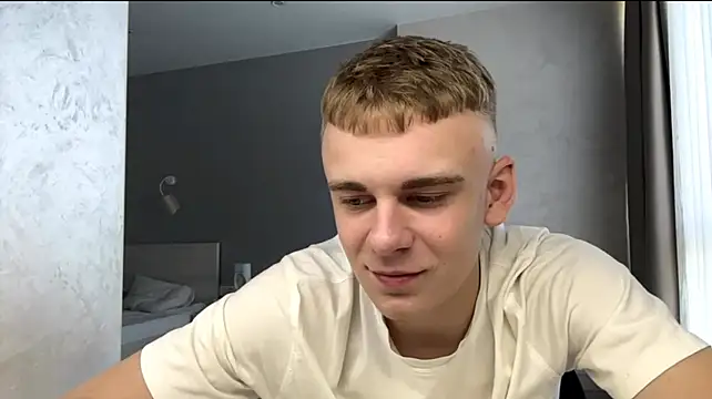 Show modela SoloFury na web-kameri