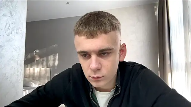 Show modela SoloFury na web-kameri