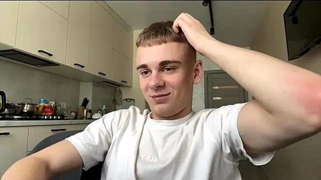 Show modela SoloFury na web-kameri