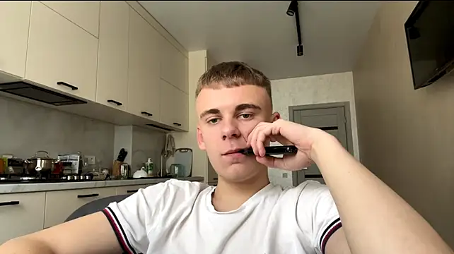 Pertunjukan Kamera Web SoloFury