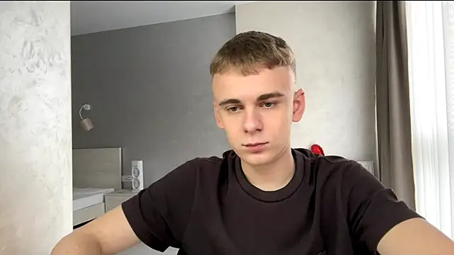 SoloFury Adlı Modelin Canlı XXX Sohbeti