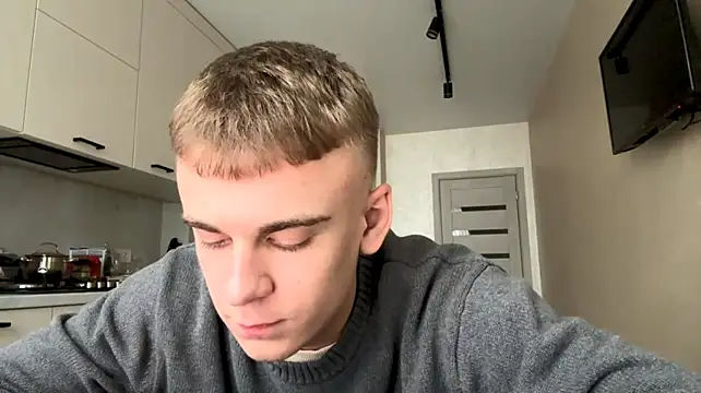 Show modela SoloFury na web-kameri