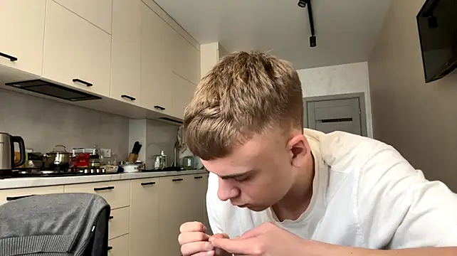 Show modela SoloFury na web-kameri