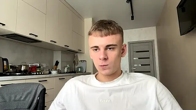 Show modela SoloFury na web-kameri